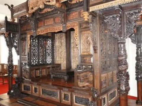 Bỏ 70 tỷ mua chiếc giường làm từ gỗ quý khắc 55 con rồng, 14 năm sau vị đại gia định giá 'báu vật' lên tới 1700 tỷ đồng