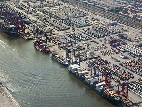 Điều gì xảy ra tiếp theo sau khi 'biểu tượng thành công' của Đức đối mặt khủng hoảng