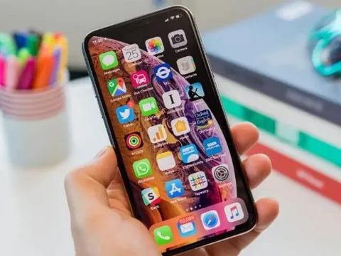 iPhone XS huyền thoại rẻ như rau chợ chiều, màn OLED, camera zoom quang, xịn sò hơn iPhone 16e