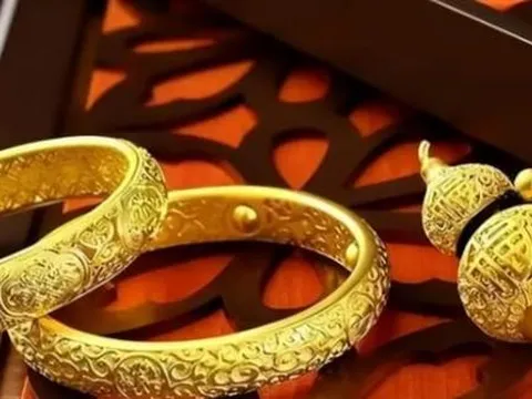 Tại sao người xưa lại nói: 'Đàn ông không đeo vàng, đàn bà không đeo bạc'?