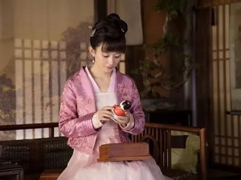 Bí ẩn chốn hoàng cung xưa: Vì sau cung nữ buộc phải co chân, nằm nghiêng khi ngủ? Nếu mắc sai lầm sẽ bị đánh tàn nhẫn