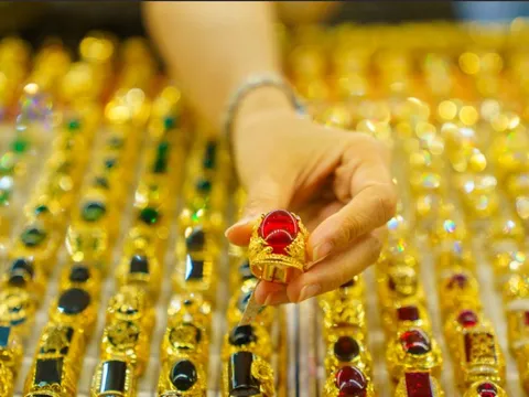 Giá vàng ngày 26/02/2025: Vàng thế giới giảm xuống mức thấp nhất trong hơn một tuần