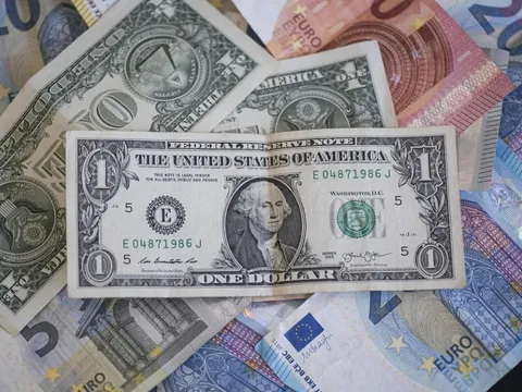 Giá ngoại tệ ngày 27/2/2025: USD phục hồi mạnh 