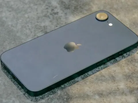 Chi tiết iPhone 16e: Vua iPhone giá rẻ mới của Apple, không hề tệ như đồn đoán, vẫn ở mức 7/10