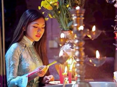 Người xưa dặn: 'Khi thắp hương nhất định phải nói hai chữ này', rất ít người biết