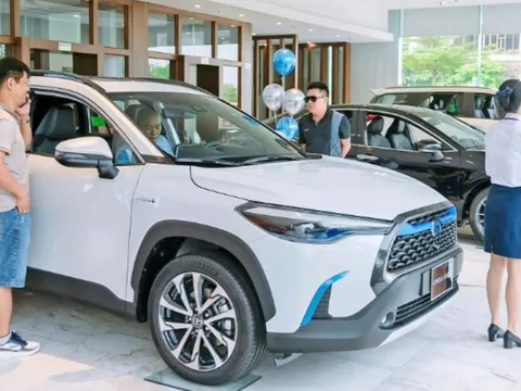 Cân nhắc trước khi mua ô tô "tồn kho" giảm giá