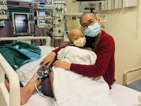 Netizen mỉa mai khi mẹ Bắp cạo trọc đầu vì thương con