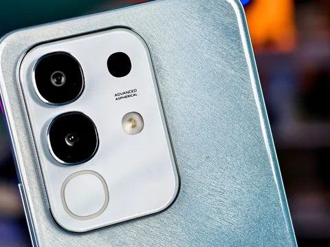 Smartphone ‘nồi đồng cối đá’, RAM 8 GB, pin 6.500mAh, giá 4,1 triệu đồng