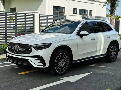 Bảng giá xe Mercedes-Benz tháng 3/2025: Giảm giá ‘kịch sàn’