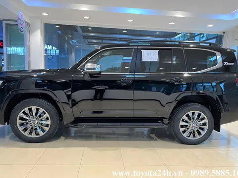 ‘SUV chủ tịch’ Toyota Land Cruiser thêm trang bị, tăng giá gần 300 triệu đồng tại Việt Nam