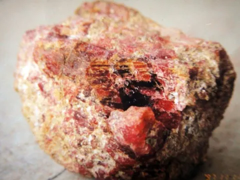 Chiêm ngưỡng viên đá quý lớn nhất Việt Nam: Nặng tới 2,16 kg, từng làm chấn động giới khoa học