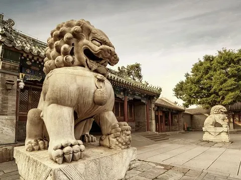 Vì sao trải qua hàng nghìn năm, những bức tượng sư tử đá vẫn sừng sững trước cổng thành, cung điện, đền chùa và dinh thự cổ, nó mang tính thẩm mỹ hay còn ẩn chứa ý nghĩa sâu xa nào?