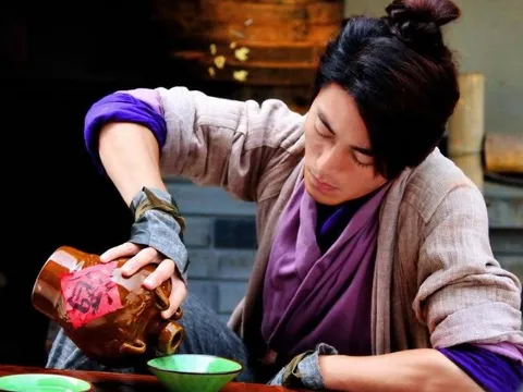 Bí ẩn thói quen thích uống rượu nóng của người xưa, liệu rượu được hâm nóng có ngon hơn không? 