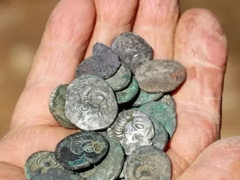 Hai người đàn ông bỗng 'đổi đời' khi tìm thấy kho báu 324 tỷ đồng nhờ đam mê 'khác người'