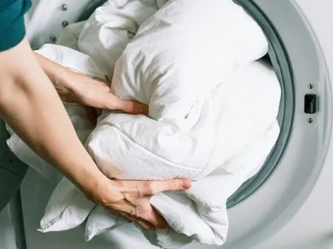 Những sai lầm khi giặt chăn ga gối đệm khiến bạn vừa mất tiền lại còn hại sức khỏe