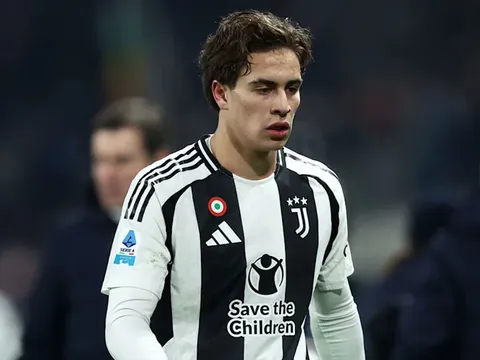 Chelsea và Liverpool 'tham chiến' giành tiền vệ giá 90 triệu euro với Man Utd