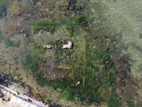 Bất ngờ phát hiện biệt thự La Mã dưới hồ nước