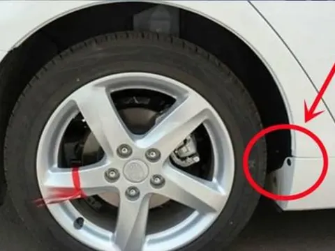Lỗ nhỏ "bí mật" bên hông lốp xe: Tưởng vô dụng, hóa ra "cứu cánh" cho xế yêu!
