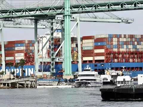 Áp lực chồng chất lên nền kinh tế toàn cầu