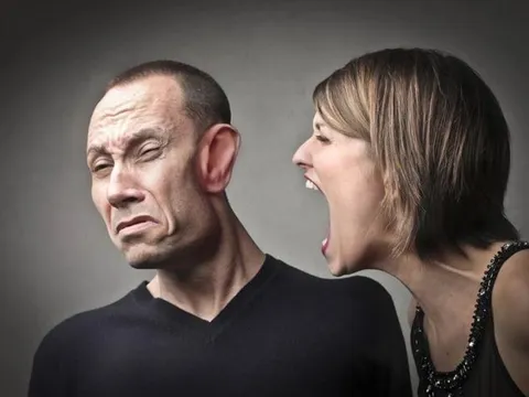Vì sao các bà vợ hay cáu gắt với chồng, con?