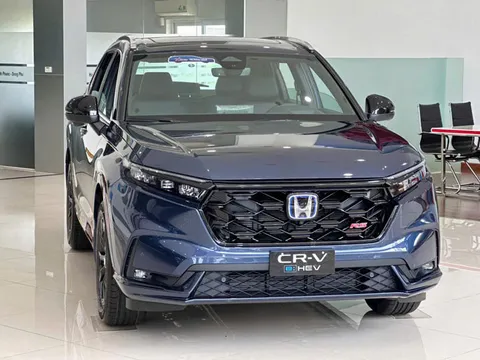 Honda CR-V ‘phá đảo’ thị trường đầu tháng 4/2025 với giá lăn bánh siêu rẻ, quyết soán ngôi Mazda CX-5 