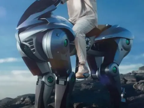 Nhật Bản trình làng "ngựa rô-bốt" chạy bằng hydro: Hứa hẹn đưa người băng rừng hoặc lên đỉnh núi tuyết dễ dàng