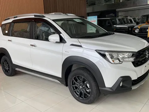 Đối thủ đáng gờm bậc nhất của Mitsubishi Xpander, Toyota Veloz Cross giảm giá sốc tại Việt Nam