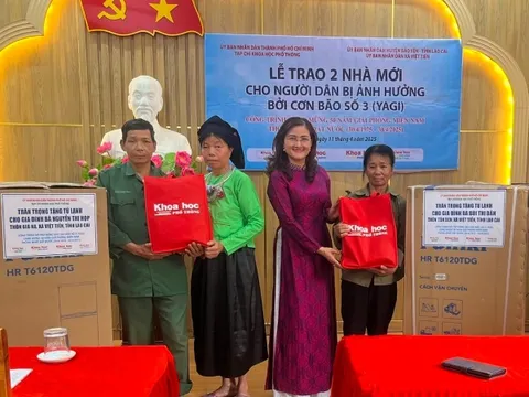 Lào Cai: Tạp chí Khoa học phổ thông trao nhà cho người dân xã Việt Tiến bị ảnh hưởng bởi bão Yagi