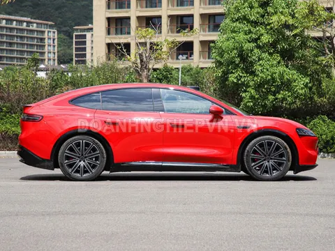 SUV đẹp mê ly, lớn ngang Toyota Land Cruiser, công suất 382 mã lực, di chuyển 360 km không cần đổ xăng, giá gần 1,1 tỷ đồng