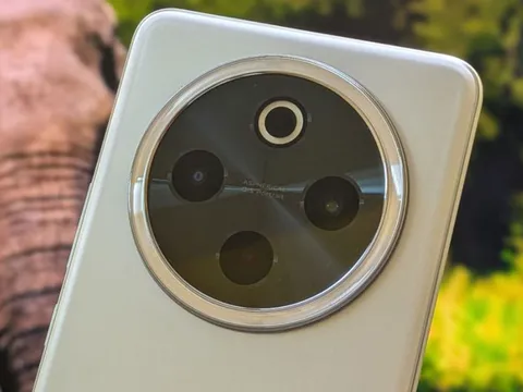 Smartphone đạt chuẩn độ bền quân đội, pin 7.300mAh, sạc 90W, cấu hình ‘khủng’, giá siêu hấp dẫn