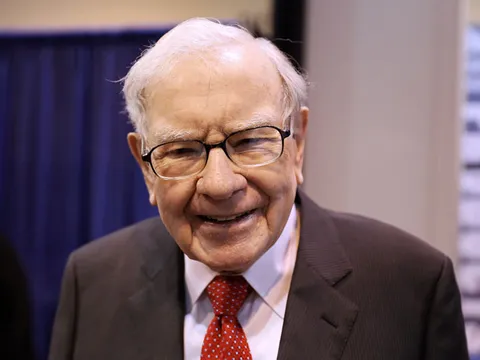 Tỷ phú Warren Buffett: 10 điều người nghèo thường hay lãng phí và cách né tránh đầy khôn ngoan