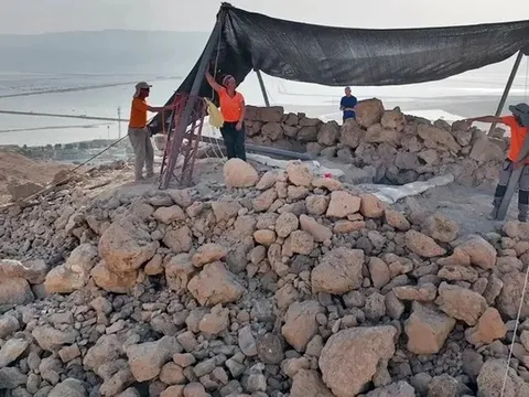 Bí ẩn 2.200 năm lộ diện: Kim tự tháp cổ giữa lòng sa mạc Israel