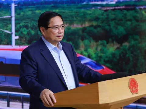 Thủ tướng yêu cầu huy động tối đa nguồn lực cho các dự án đường sắt
