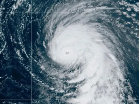 Vì sao bão không bao giờ vượt qua xích đạo?