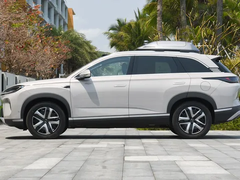 SUV lớn hơn Hyundai Santa Fe, công suất 476 mã lực, trang bị ‘đỉnh nóc’, siêu tiết kiệm xăng, giá thấp hơn Toyota Yaris Cross