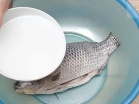 Mẹo khử mùi tanh cá cực đỉnh, chỉ với một nguyên liệu có sẵn trong bếp!