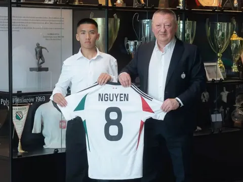 Sao Việt kiều 16 tuổi chính thức gia nhập ‘ông kẹ’ từng hạ gục Chelsea ngay tại Stamford Bridge