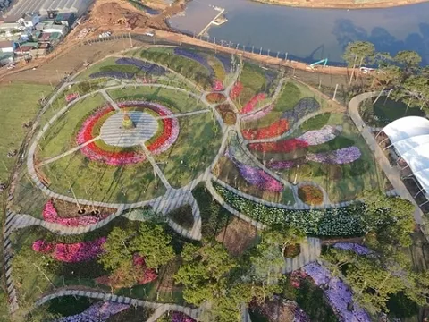 Khu du lịch hồ Than Thở ‘thở than’ vì rác thải nông nghiệp