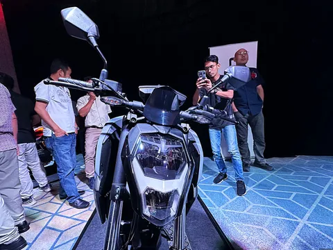 Xe côn tay 249cc, phanh ABS 2 kênh, giá nhỉnh hơn Yamaha Exciter