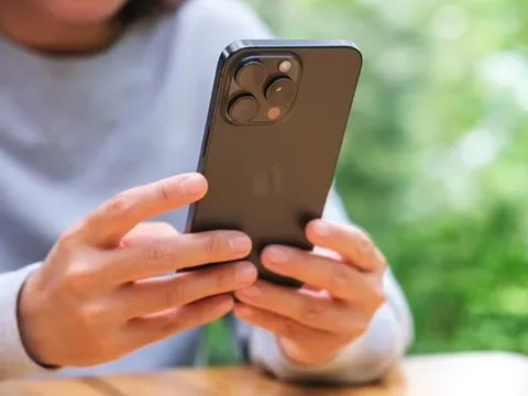 Cảnh báo khẩn cấp đối với 1,8 tỷ người dùng iPhone: Nguy cơ bị tấn công từ tính năng AirPlay, cần tắt ngay lập tức