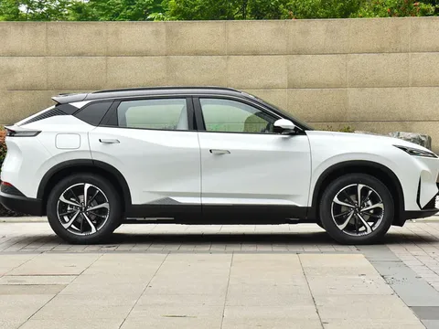 SUV cùng phân khúc với Mazda CX-5, công suất 215 mã lực, giá ngang Hyundai Grand i10