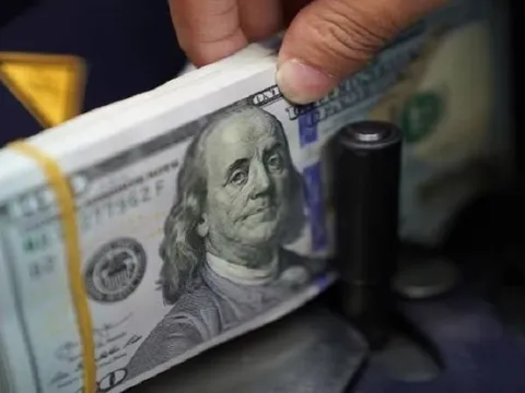 Tỷ giá ngoại tệ ngày 20/5/2025: USD lao dốc do căng thẳng thương mại leo thang