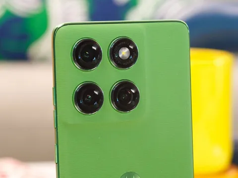 Smartphone cấu hình ‘khủng’, chống nước, màn hình OLED cong, giá hơn 13 triệu, cạnh tranh Galaxy A56