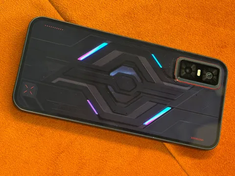 Smartphone gaming cấu hình ‘khủng’, chống nước, màn hình 144Hz, giá 7,9 triệu đồng