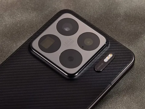 Smartphone cấu hình ‘siêu khủng’, màn hình OLED 2K, pin 6.100mAh, camera Leica, giá gần 20 triệu, cạnh tranh iPhjone 16 Pro