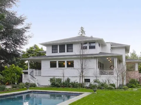 Bên trong đế chế bất động sản 300 triệu USD của Mark Zuckerberg: Từ biệt thự siêu sang đến hầm trú ẩn tuyệt mật