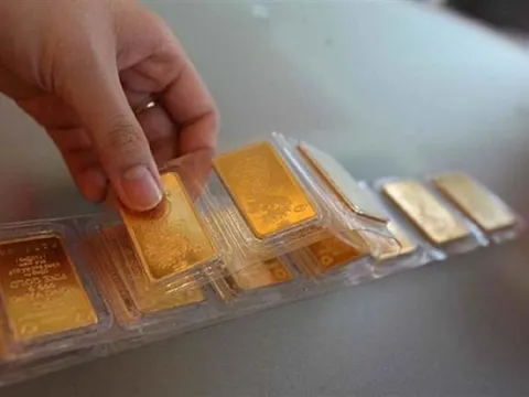 Giá vàng thế giới quay đầu giảm khi USD mạnh lên, nhà đầu tư tranh thủ chốt lời
