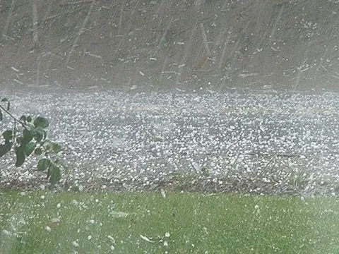 Dự báo thời tiết 30/5: Cảnh báo mưa lớn cục bộ, lốc, sét, mưa đá, gió giật mạnh ở nhiều khu vực trên cả nước