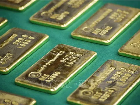 Giá vàng bật tăng do căng thẳng địa chính trị và lo ngại thuế quan từ Mỹ
