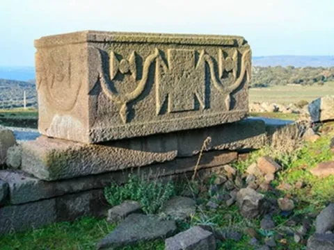 Bí ẩn quan tài 'ăn thịt' ở Thổ Nhĩ Kỳ: Biến thi thể thành bộ xương chỉ trong 40 ngày